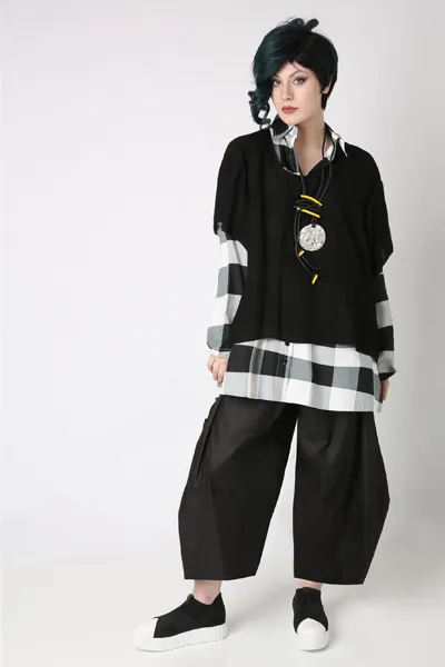 Melbourne Top in Black Delphi