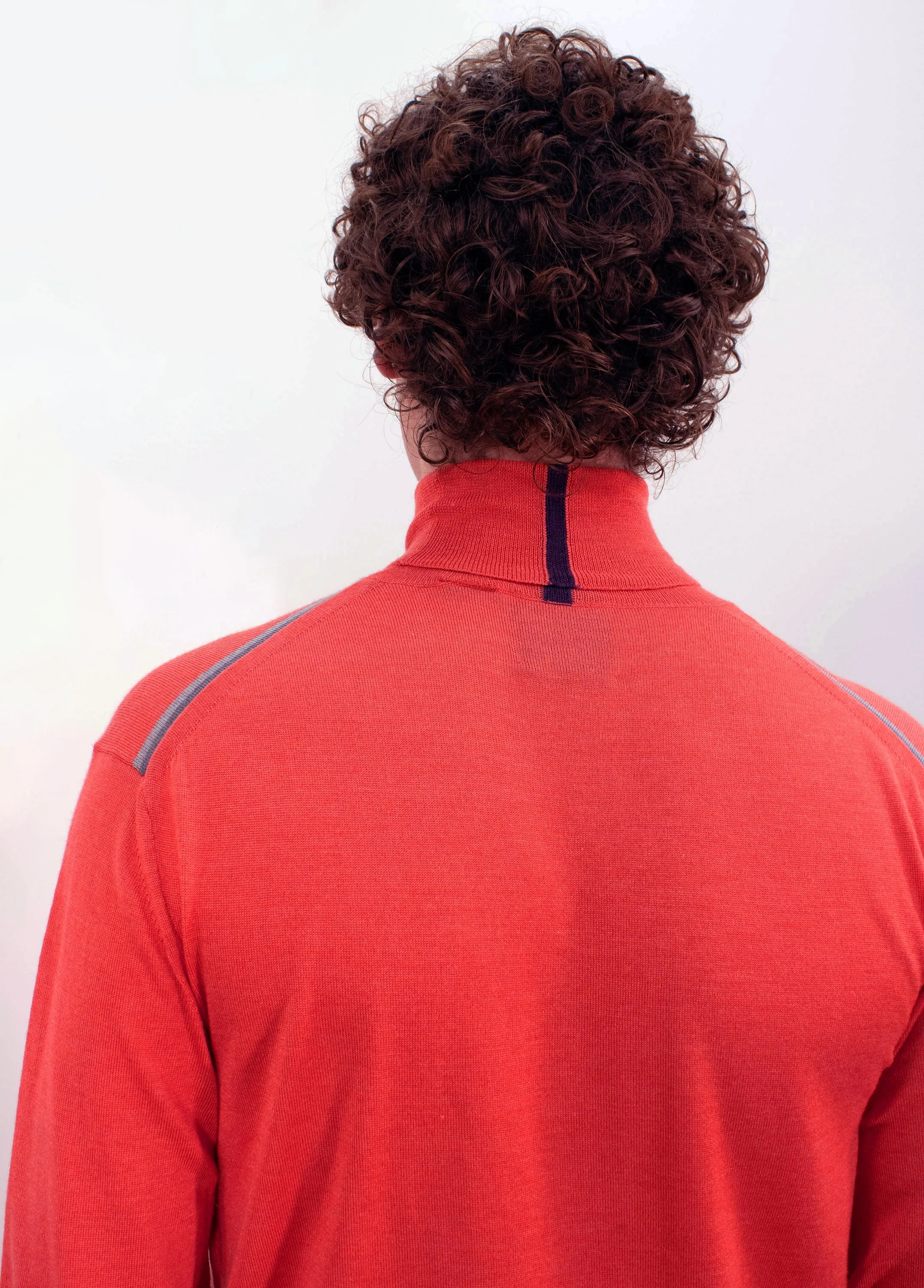RONALD MERINO TURTLENECK SWEATER IN GERANIUM