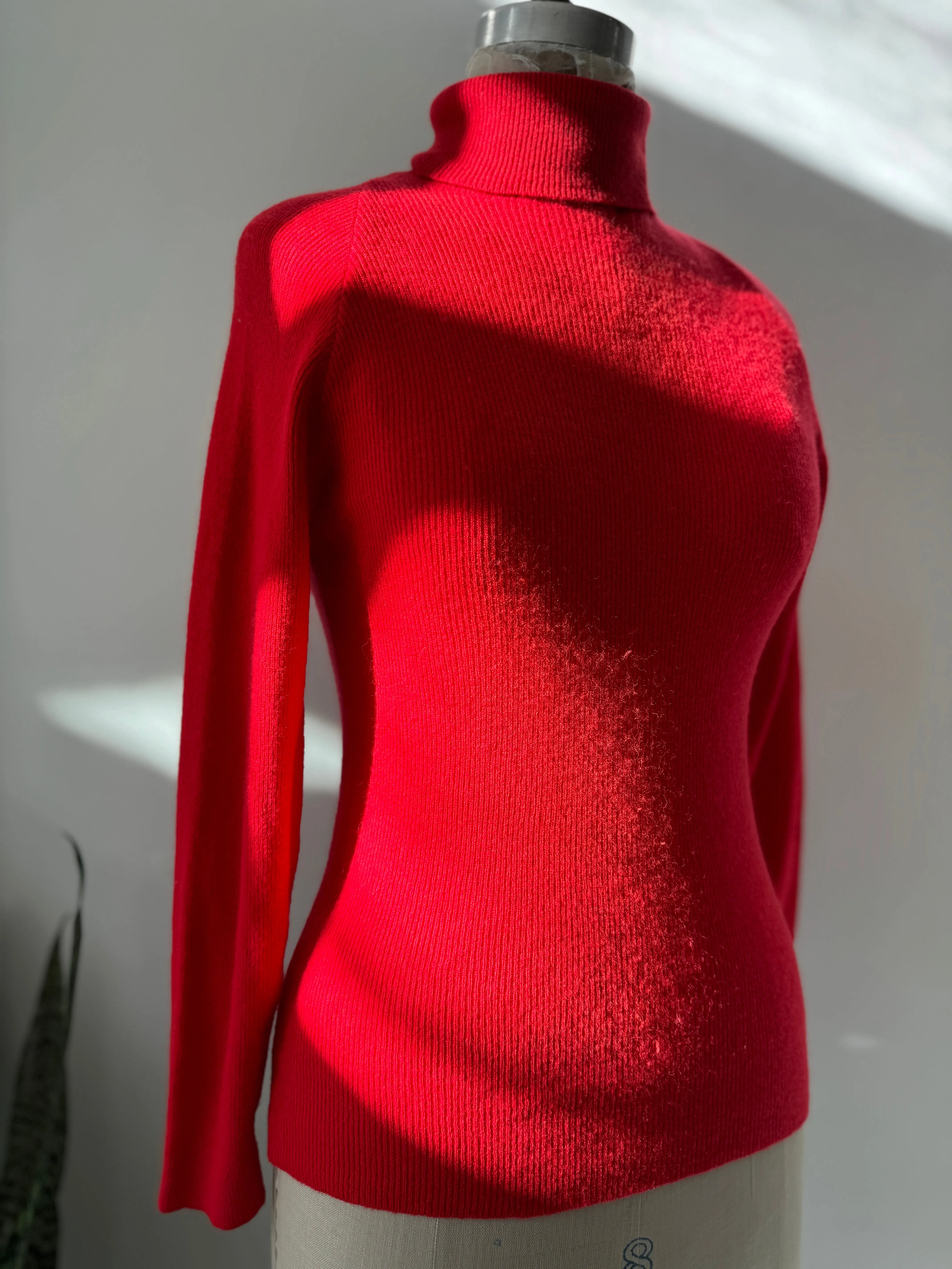 Vintage 1970’s cherry red turtleneck
